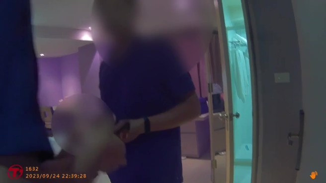 員警臨檢，臨檢時房客38歲朱男及42歲黃男皆無異狀。（翻攝畫面）