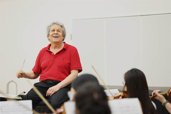 义大利指挥名家斯卡尼（Rico Sacanni）本周来台，首度和钢琴家陈毓襄同台演出。（台北市立交响乐团提供／李欣恬台北传真）