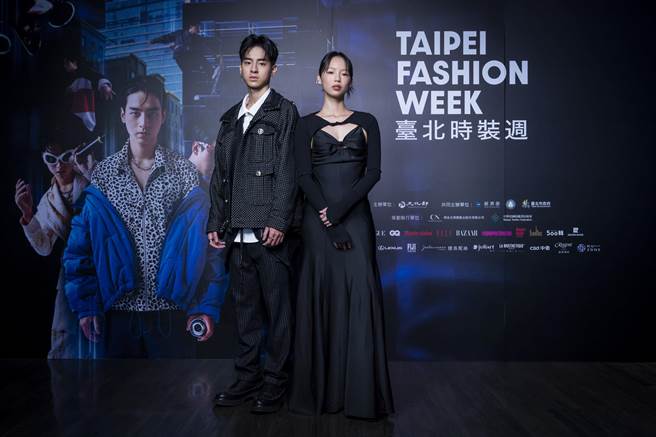 刘敬（左）、王渝屏分别穿上新生代品牌HANSEN和PCES服装出席活动。（臺北时装周提供／朱世凯台北传真）