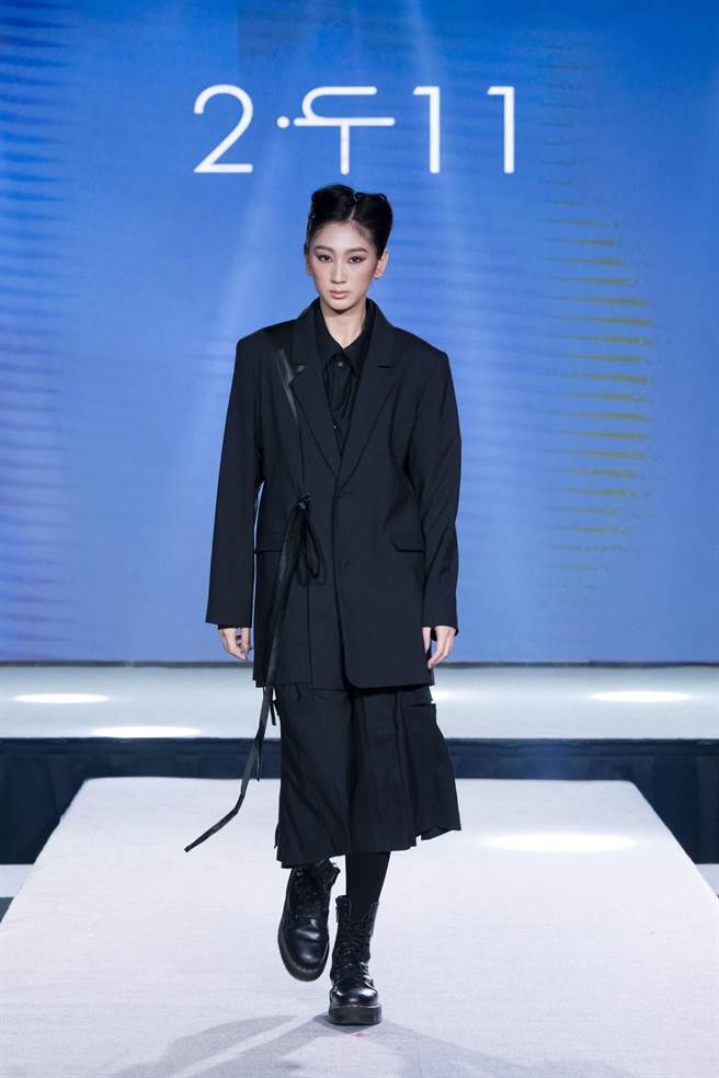 擅长结合台湾文化的INF，此次再秀创意翻玩办桌文化。（臺北时装周提供／朱世凯台北传真）