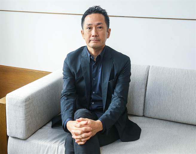 导演渡边一贵在片中拍了很多高桥一生的手部特写。（粘耿豪摄）