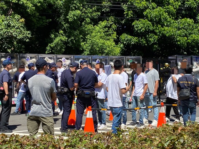 警方逮捕通相關涉案人等。（照片 / 板橋分局提供）