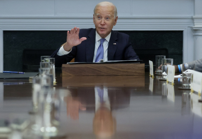 拜登（Joe Biden）在官員陪同下，為第2屆太平洋島國峰會揭開序幕。(圖/ 路透社)
