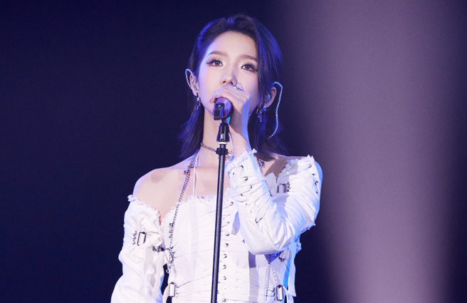 孟美岐昔不慎介入音乐制作人陈令韬的感情。(图/孟美岐 微博)