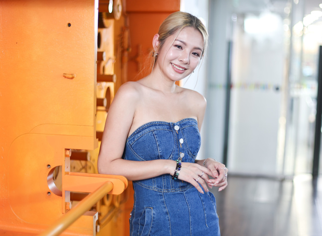 鲔鱼接受《孝亲奖》专访。（陈俊吉摄）