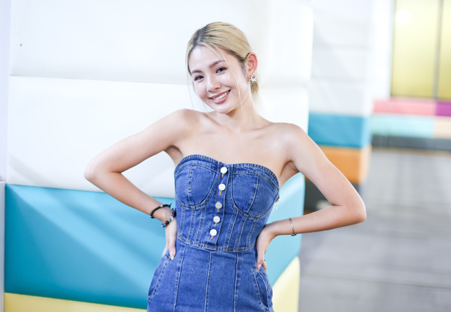 鲔鱼接受《孝亲奖》专访。（陈俊吉摄）