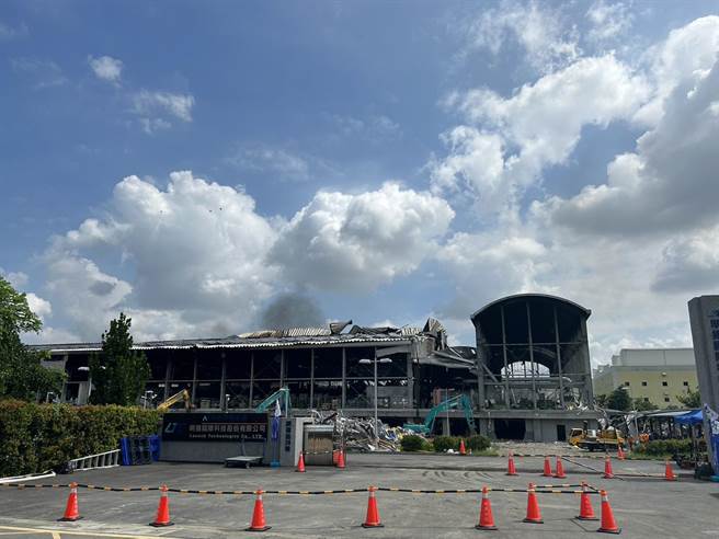 明扬国际屏东工厂22日爆炸，造成9死1失联111人轻重伤，屏县府26日持续搜救失联的傅姓员工。（谢佳潾摄）