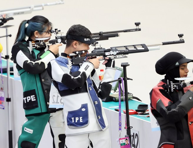 林颖欣(左)与吕绍全。(中华奥会提供)