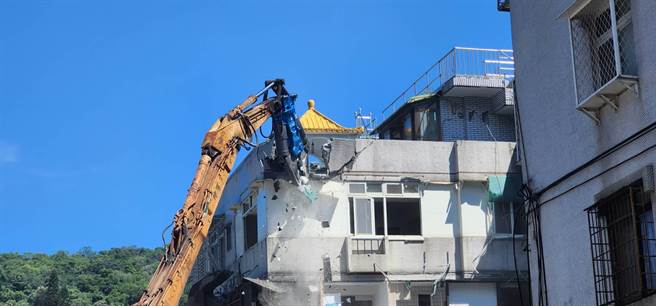 李四川表示，拆除工程会以安全为优先，原则上希望在今日开拆后10天内完成。（黄敬文摄）