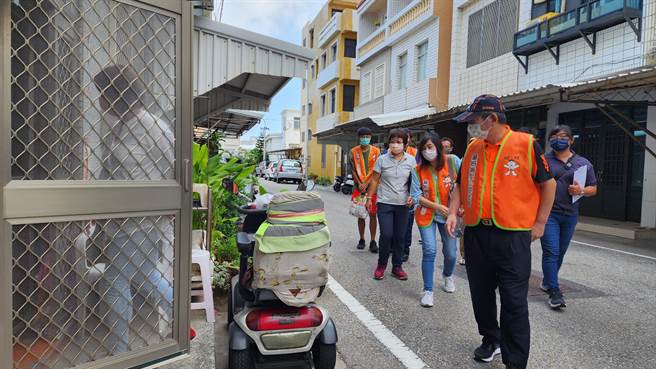 蔡衍明爱心基金会「公益青年送爱下乡－2023年中秋慰问」活动的送爱列车今跨海到离岛澎湖。（许逸民摄）