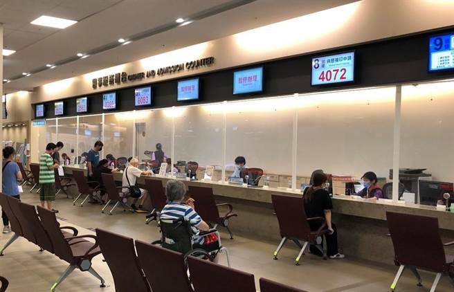 中秋節3天連假，新北市18家（20院區）急救責任醫院門診停診，維持急診24小時正常作業，建議民眾可先電話查詢確認。（新北市衛生局提供）