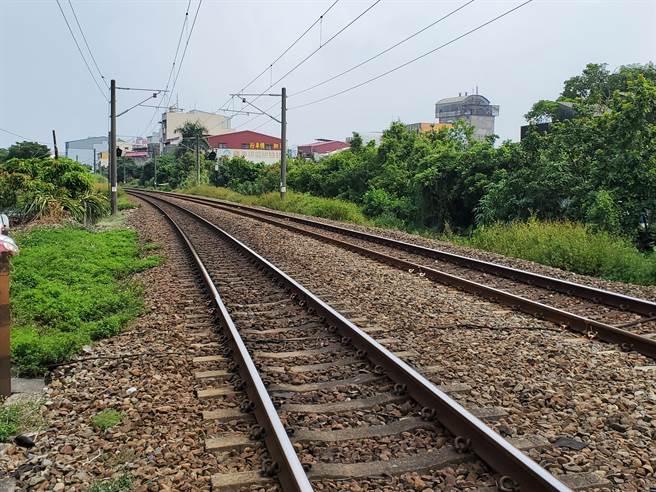 斗六市区铁路高架化可行性评估昨在交通部进行审查卡关。（周丽兰摄）