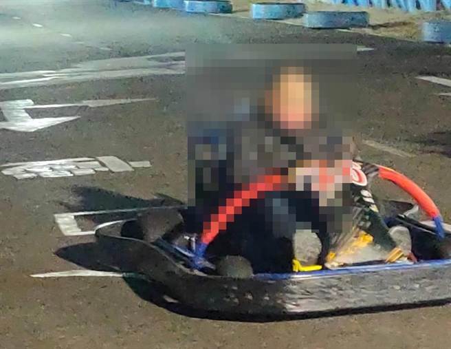 有诈保户以失能成功获得理赔后，还能大玩卡丁车。（读者提供）