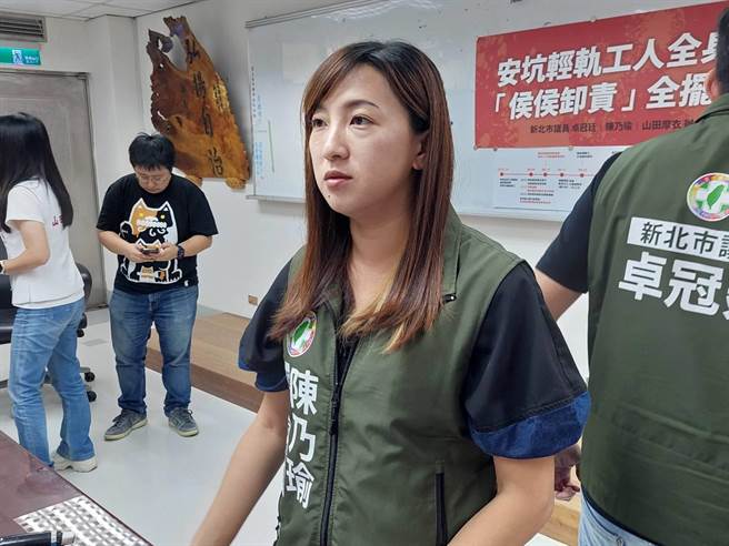 民进党新北市议员陈乃瑜质疑安坑轻轨油漆工公安意外未通报，新北劳工局回应，统包商当日即通报。（陈慰慈摄）