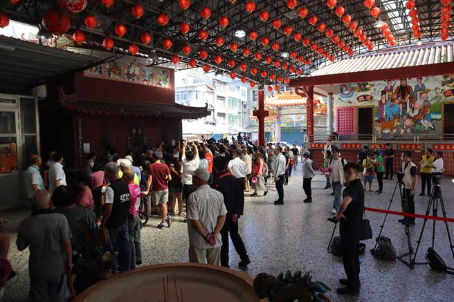 副总统赖清德首站到竹东惠昌宫，表示自己此次受欢迎程度更胜以往。（邱立雅摄）