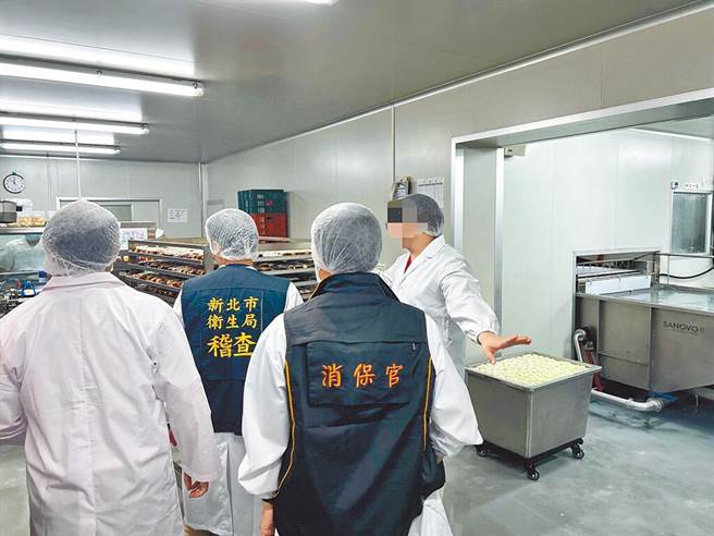 新北市衛生局查獲「福商勝蛋品有限公司」於今年6到8月間將進口蛋與國產蛋混合加工製成未殺菌液蛋，標示台灣出貨給北部食品業者。（新北市衛生局提供）