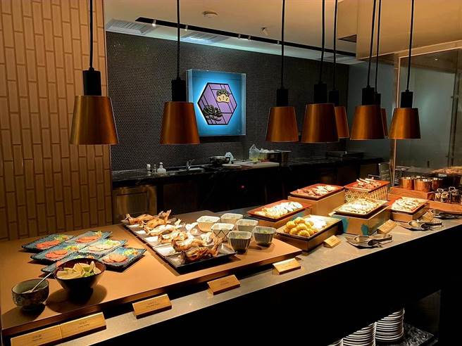 「旭集」天母店全店498坪，共344个座位，成为天母最大Buffet。(飨宾餐旅事业提供)