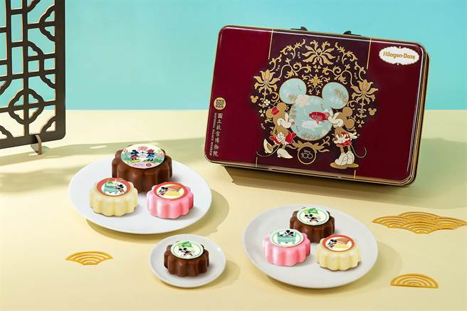 哈根達斯「典藏故宮迪士尼百年慶典冰淇淋月餅禮盒」，7入2480元。（哈根達斯提供／朱世凱台北傳真）