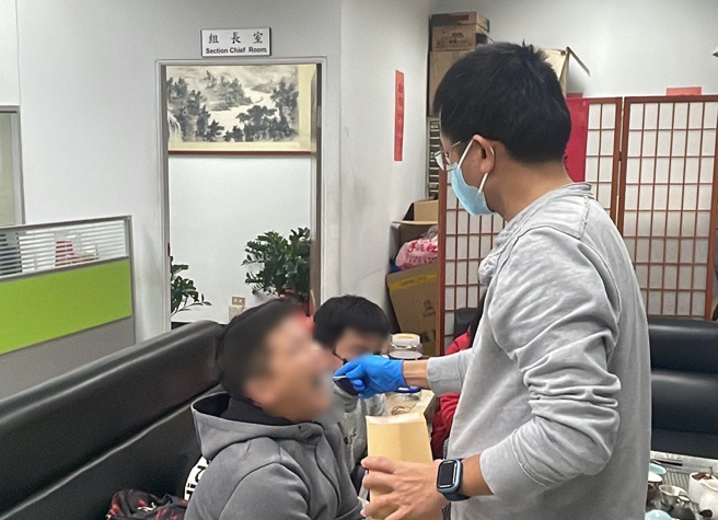 泰籍移工在台亲友。（照片 / 新庄警分局提供）