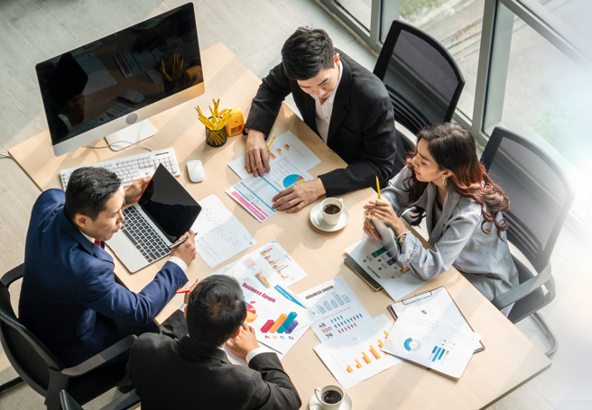 一名網友發現很多職缺說明中，公司福利都提設有零食櫃，引起不少上班族直呼無感。（示意圖/達志影像/shutterstock)