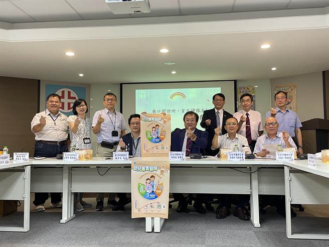 「幼儿专责医师制度计画」照顾对象是0到未满3岁幼儿，只要家长到各县市合作诊所填写同意书便能加入，届时家中宝贝会有专责医师照顾，台北市截至9月20日止，已有65家诊所、129位医师加入计画。（蔡佩珈摄）