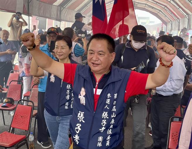 仁爱乡前乡长张子孝未获国民党提名， 26日成立竞选总部宣布参选到底，恐衝击同乡、现任立委孔文吉选情。（杨静茹摄）