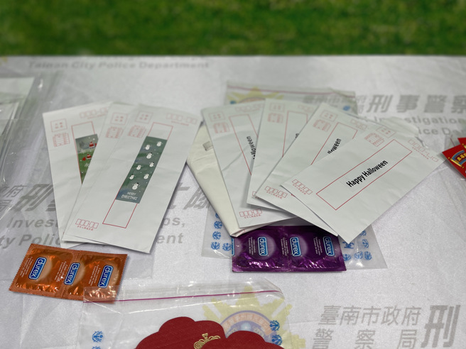 47岁蔡女因打官司没赢过，于是开始对司法表示不满批评不公，陆续寄送装有白包、红包、安太岁字条、御守甚至保险套等物品的信件到司法机关。（图／警方提供）