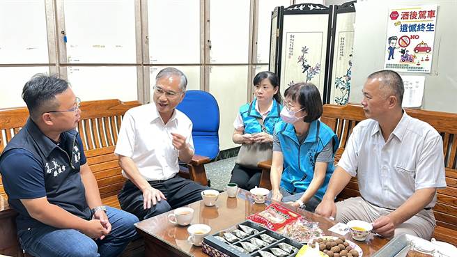 对陈章南的善心，县议员黄启豪、县警局长林宏儒都说感谢又感动。（黄启豪服务处提供∕吕妍庭嘉义传真）