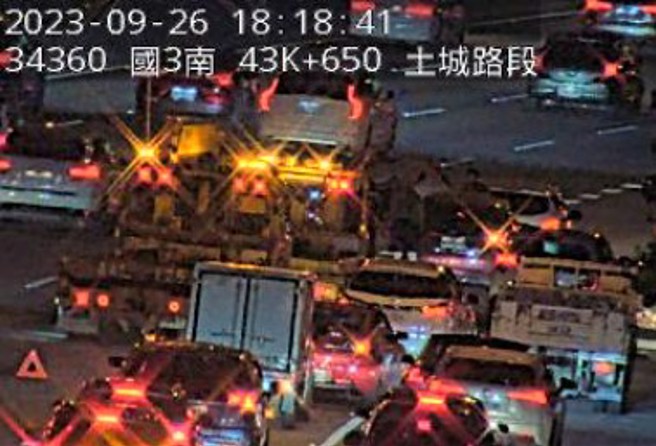 国道3号北向43.2公里处土城路段发生事故。（翻摄画面）