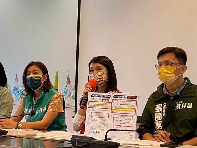 李雨蓁2021年中二罢免投票日时曾呼吁民眾前往监票，遭台中市选委会开罚50万元，后诉愿成功。（资料照／张亦惠摄）