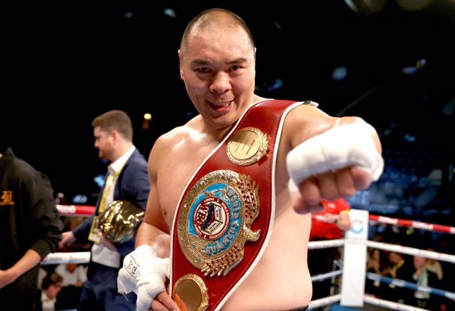 张志磊在冠军重赛KO英国前拳王乔伊斯。（新华社资料照）