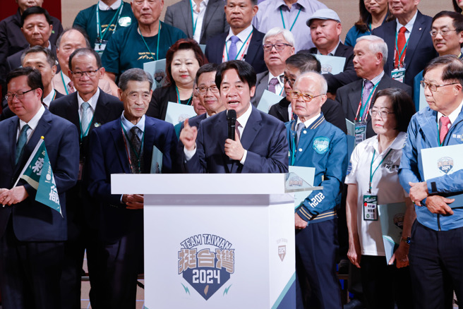 民进党总统参选人赖清德（中）26日出席海外赖清德后总援会成立大会，强调这次大选攸关台湾未来方向最重要的一场选战，将决定台湾的未来。（陈信翰摄）