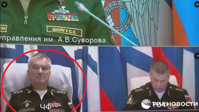 乌克兰声称已死亡的俄罗斯黑海舰队司令索科洛夫上将(左下者)，以视讯的方式，出现在俄军高层会议。(图/twitter)
