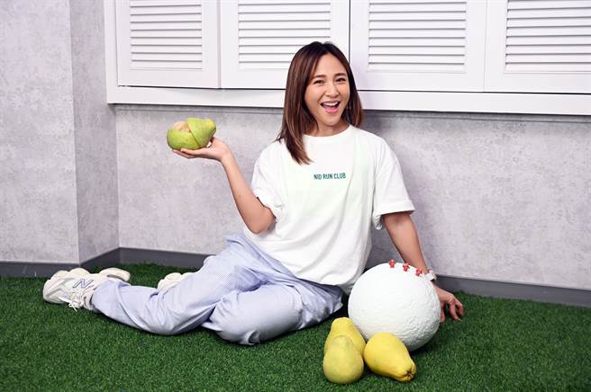 梁文音日前在社群直播，热情与粉丝互动。（环球音乐提供）