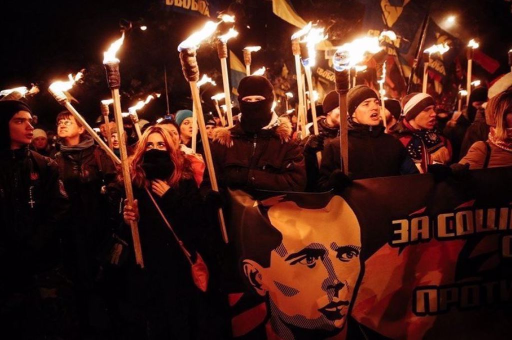 2013年底開始的反亞努科維奇政府示威，班德拉頭像湧現在人群團體中。（圖：周陽山提供）