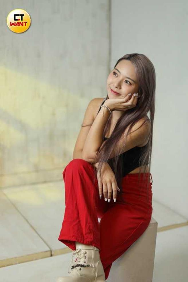 曾有一段时间每天睡在当时公司的沙发上，曾薀帆表示为了追梦完全不觉得苦。（图／许方正摄）