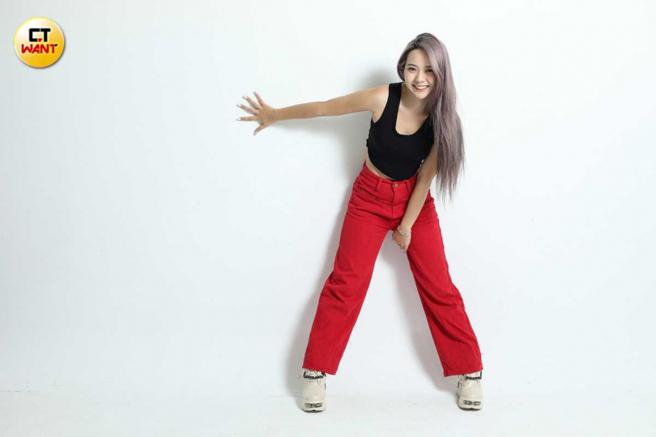 走过低潮，曾薀帆笑说自己个性不服输，更希望自己创作的新歌都能有好成绩。（图／许方正摄）