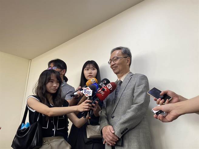 立法院社会福利及卫生环境委员会今天针对「屏东市明扬工厂大火案之检讨及改善」及「进口鸡蛋案对食品安全之检讨及改善」专题报告并备质询。（林良齐摄）