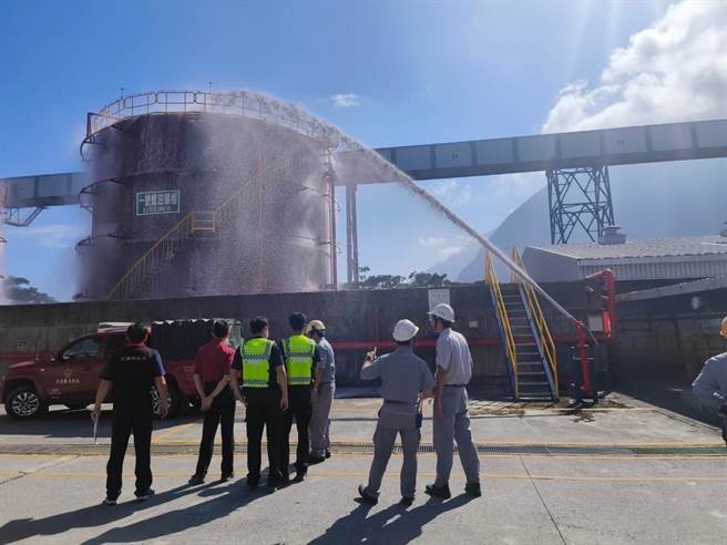 花莲县消防局近日重新检视县内16家存放危险物品且达管制量工厂的管理政策，全数均符合法规要求。（花莲县消防局提供／罗亦晽花莲传真）