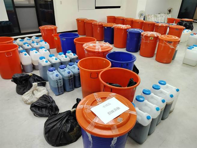 警方于铁皮屋中查扣大量半品和制毒工具。（翻摄照片／洪靖宜高雄传真）