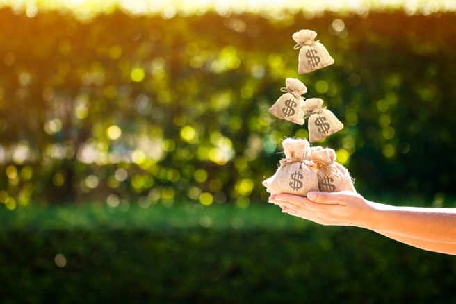 劳保局明天还有7笔拨款。（示意图／shutterstock）