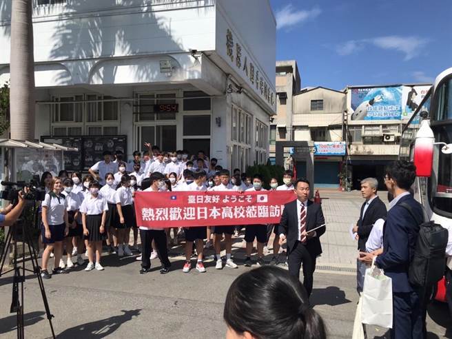 日本鹿儿岛县教育厅27日赴竹南镇君毅高中参访。（君毅高中提供／谢明俊苗栗传真）