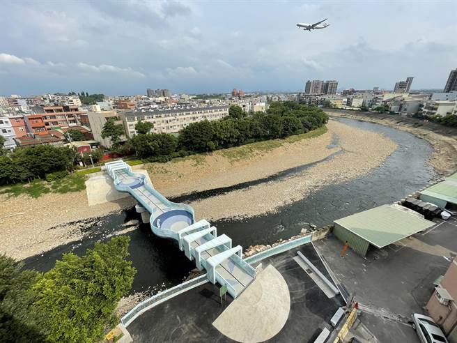 桃園市水務局將施作大園航心橋鋪面改善工程，9月26日起至10月25日止施作。（水務局提供／蔡明亘桃園傳真）
