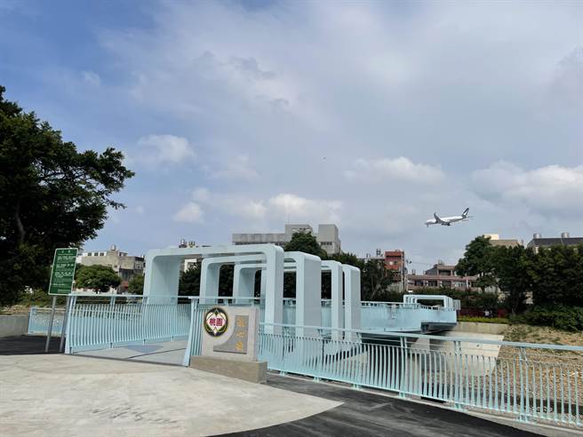 桃园大园航心桥2021年启用后，串连老街溪东岸大园商业主要活动范围，及西岸的医院与住宅区等，提供更便捷道路。（水务局提供／蔡明亘桃园传真）