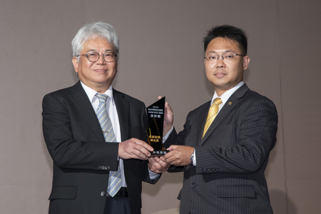 永庆房屋荣获房仲类《永续指标杰出奖》。(中时新闻网摄)