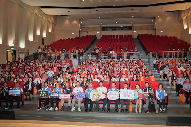苗县庆祝教师节暨资深优良教师表扬大会。（苗栗县政府提供／李京升苗栗传真）