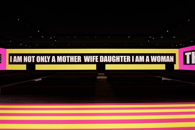 艺术家Elena Bellantoni的创作标语道尽此次大秀主旨。（Dior提供／黄唯淯巴黎传真）