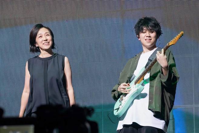 黃韻玲（左）與兒子Arthur取了個相當促咪的團名「阿玲娘」。（愛之日常音樂節提供）