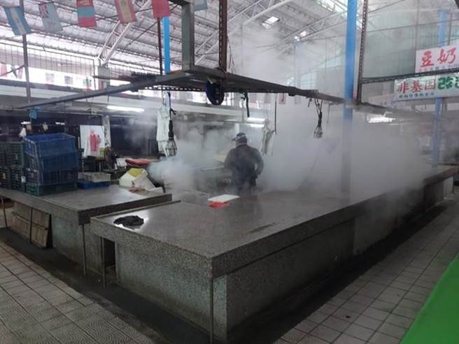 高雄防疫团队启动「市场防疫专案」，要拚在中秋节前夕防止发生大规模群聚。（卫生局提供／任义宇高雄传真）