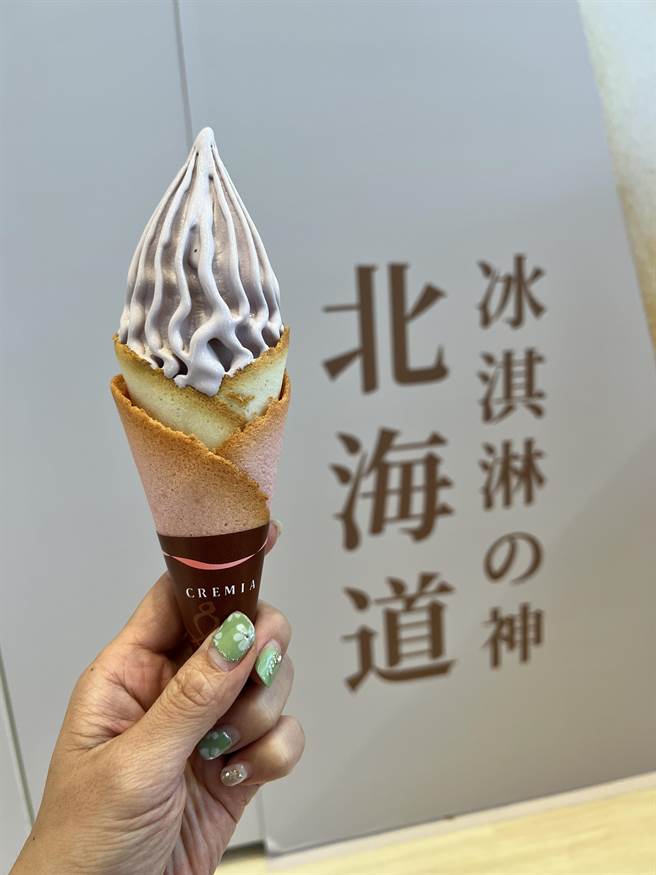 号称北海道冰淇淋之神的Cremia冰淇淋，浓郁冰淇淋以及特别的酥脆饼皮在冰品界颇具盛名。(蔡依珍摄)